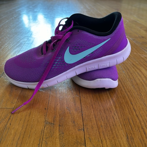 Nike size 6youth Free Rn - Picture 1 of 3
